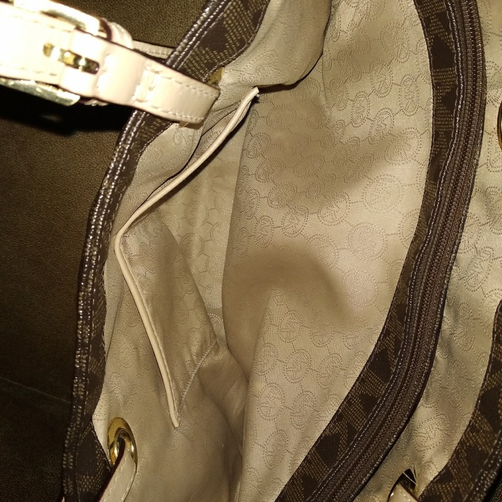 Michael Kors Signature Tote - Picture 2 of 6